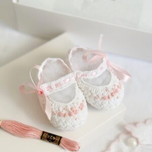 SAPATINHO BORDADO EM LINHA FINA - FRUFRU ROSA